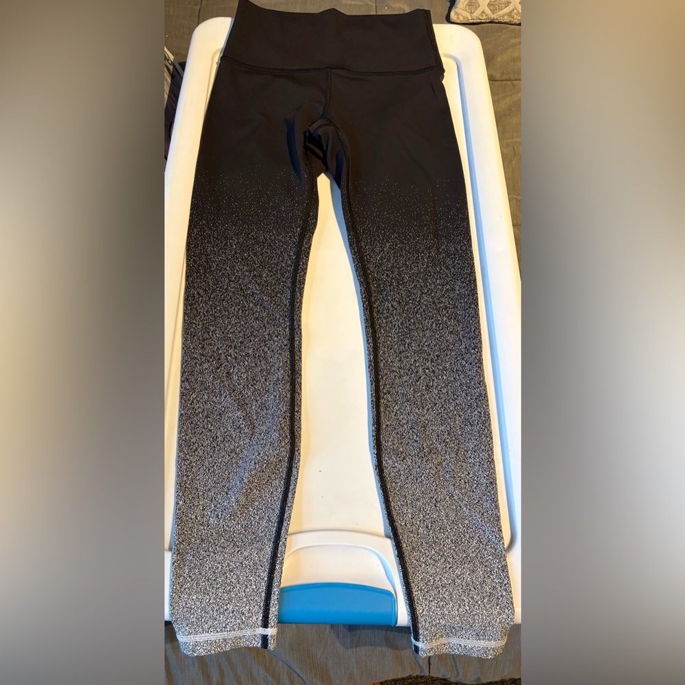 lululemon athletica Black and Gray Ombre Leggings size 6